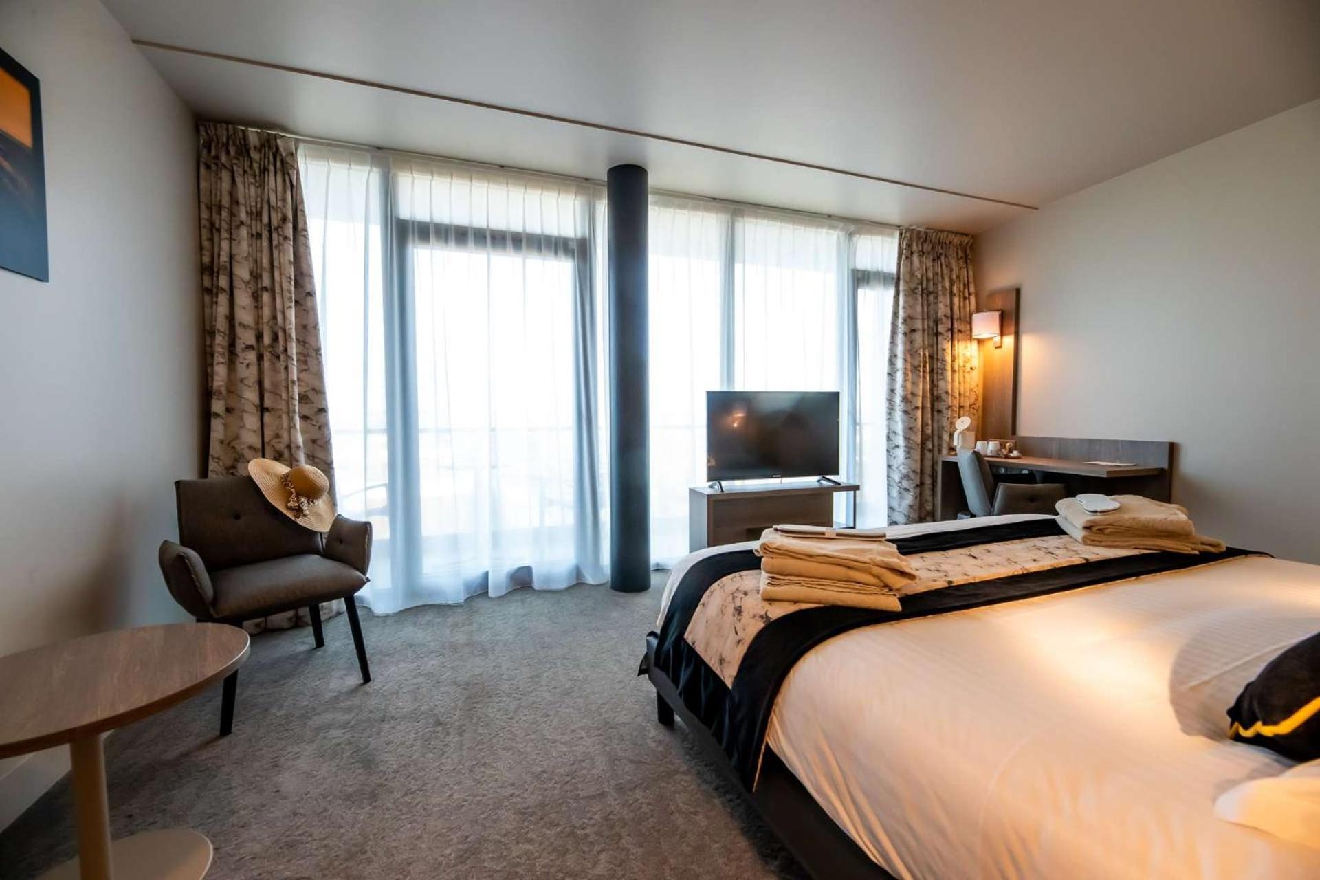 Brit Hotel Eden Spa Honfleur Exteriör bild