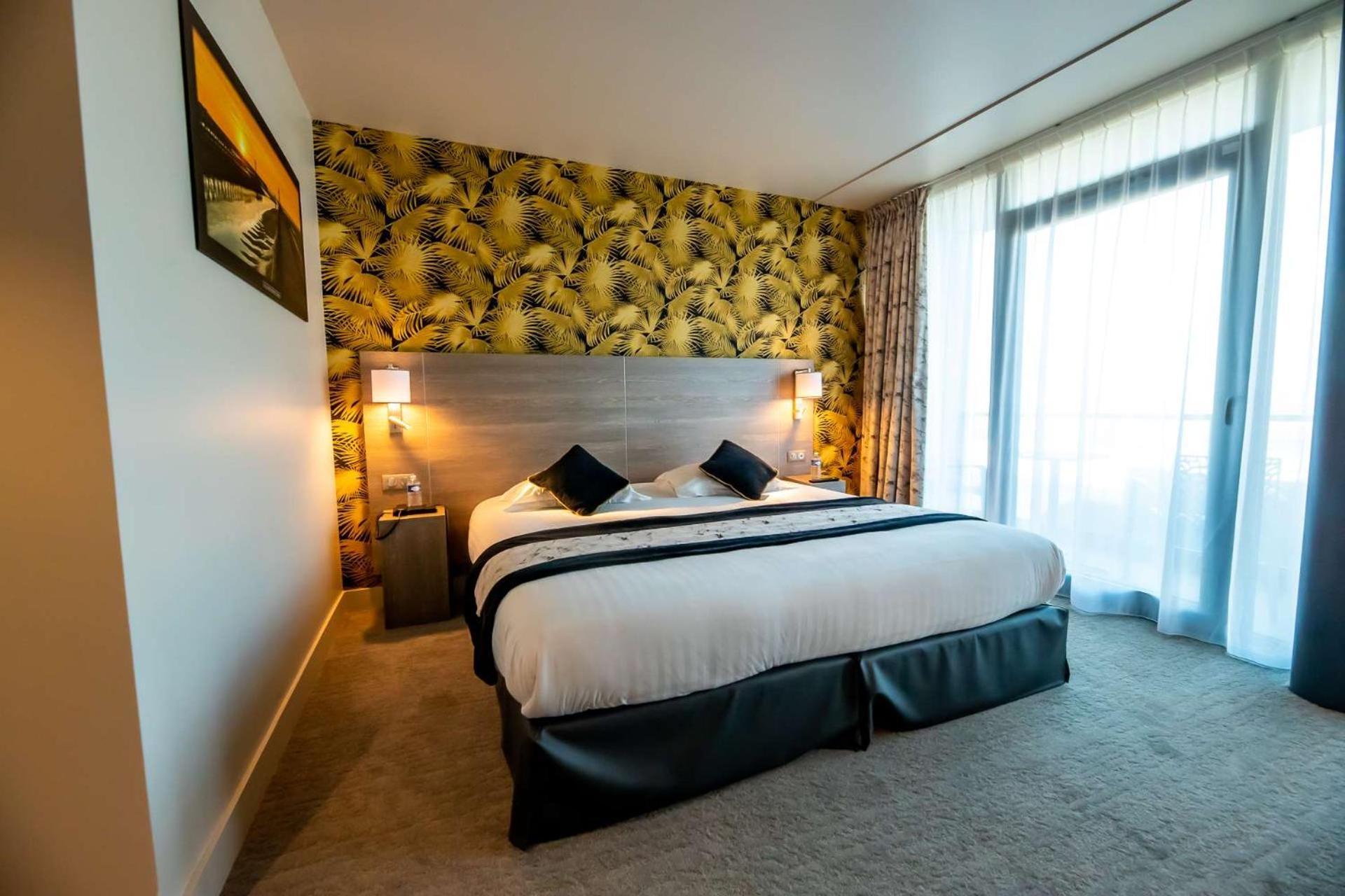Brit Hotel Eden Spa Honfleur Exteriör bild